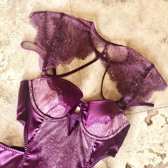 Victoria’s Secret Wine Corset / Lingerie - Picture 3 of 6